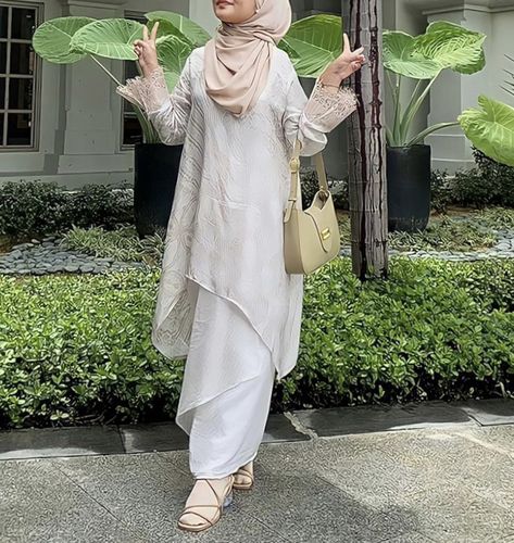 Outfit Ideas Muslim, Lebaran Outfit, Ootd Lebaran, Dress Lebaran, Muslim Outfit, Elegant Outfit Classy, Muslim Outfits Casual, Hijab Style Casual, Muslim Women Fashion