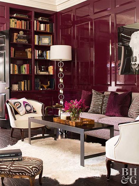 . Burgundy Room, Burgundy Living Room, Burgundy Walls, Lacquered Walls, Paint Trends, Bedroom Red, Design Del Prodotto, A Living Room, Book Shelf