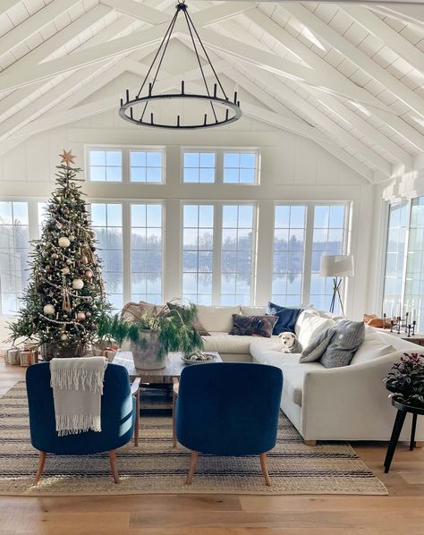 Lake House Christmas, House Christmas Decor, Twinkly Lights, Christmas Decorating Ideas, Modern Christmas Decor, Architecture Model Making, Modern Christmas, Holiday Home Decor, Christmas Decorating