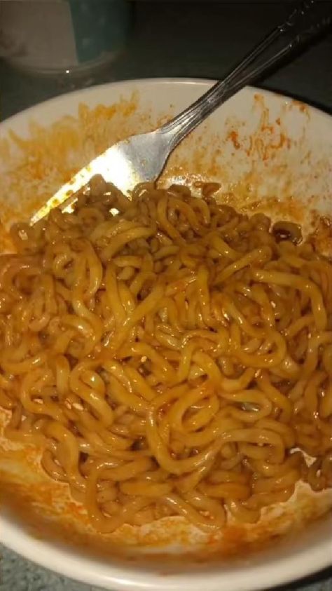 Noodles Snap, Appetizer Board, Food Noodles, Food Carving, Food Therapy, Food Vids, Snap Food, Food Snapchat, Junk Food