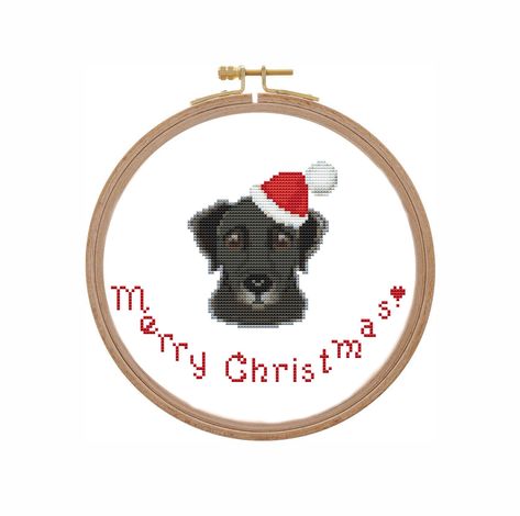 Diy Christmas Hats, Dog Cross Stitch Pattern, Dog Cross Stitch, Cross Stitch Pattern Christmas, Cross Stitch Beginner, Christmas Knit, Xstitch Patterns, Dog Black, Black Labrador Retriever