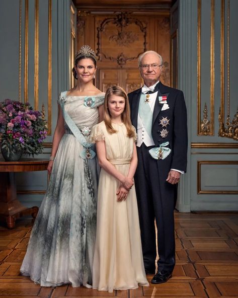 Victoria Bernadotte Westling on Instagram: “#NEW Official portraits of the Swedish Royal Family 💙👑 . . . Credit: Thron Ullberg / Kungl. Hovstaterna #crownprincessvictoria…” Swedish Royalty, Princess Victoria Of Sweden, Princess Estelle, Young Prince, Princess Charlene, Royal Court, Full Length Gowns, Princess Sofia, European Royalty