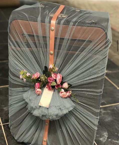 Suitcase wrapped in grey net and peach ribbon for engagement dowry wrapping. Fancy Party Ideas, Traditional African Wedding, Peach Ribbon, Nigerian Traditional Wedding, Diy Bouquet Wrap, Trousseau Packing, Wedding Gift Pack, Box Wrapping, Bridal Boxes