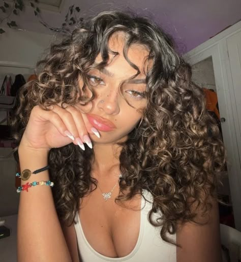 Mrs Bella, Curly Hair Photos, Hair Tips Video, Beautiful Curly Hair, Hairdos For Curly Hair, Curly Girl Hairstyles, Hair Inspo Color, Hair Photo, Pretty Ppl