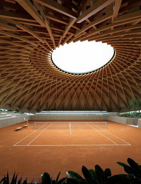 domed timber rooftop by victor ortiz to enclose tennis court in brazil Wooden Vaulted Ceiling, Tennis Vibe, Houses In Costa Rica, Indoor Landscaping, Private Tennis Court, Indoor Tennis, Tennis Pictures, Sports Hall, Timber Roof