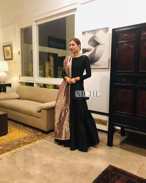 Mahira Khan Dresses, Dress With Hijab, Pakistani Party Wear Dresses, Desi Dress, Dresses Pakistani, Pakistani Party Wear, Womens Trendy Dresses, Mahira Khan, Party Wear Dress