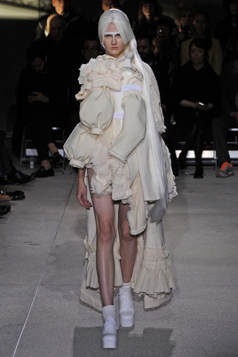 Comme des Garçons RTW Spring 2013 Yessss! Worst Outfits, Octopus Dress, Surreal Fashion, Multiple Arms, Deconstruction Fashion, Ugly Dresses, Outrageous Fashion, Theme Inspiration, Kei Ninomiya