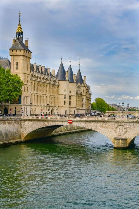 Beautiful building along the Seine Paris Architecture, La Seine, Paris Pictures, The Seine, I Love Paris, Paris City, Classical Architecture, Beautiful Buildings, Art Sculpture