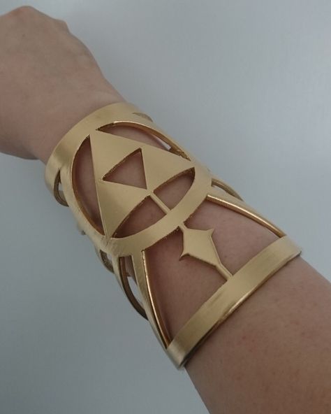 Zeldacore Outfits, Nerdy House Ideas, Zelda Clothes, Legend Of Zelda Wedding, Zelda Jewelry, Zelda Wedding, Zelda Cosplay, Arm Cuffs, Zelda Breath Of The Wild