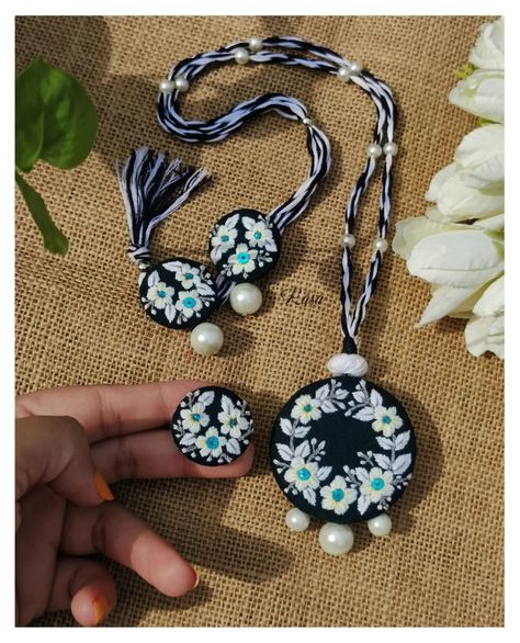 Meraki 🌼 New launch Wednesday🌼 Week 6🧿 Elegance in every detail 🌸 Don't forget to Swipe up👈 This handcrafted jewelry set features delicate floral embroidery on a deep teal base, paired with pearls for a timeless touch. Perfect for adding a unique charm to your outfit. 🤍 Details - Adjustable Neckpiece, Drop stud and ring set 🤍 Shade - Deep teal 🤌 Customisation - Available (in any color of your choice) 🫶 DM to know more 🌸 . . . . . . . . . . . [New launch, jewelry collection, handmade jewelry, ... Hand Embroidery Necklace, Jewellery Minimal, Embroidery Jewellery, Necklace Embroidery, Tiny Embroidery, Small Business Shop, Jewelry Embroidery, Wallpaper Boho, Embroidery Necklace