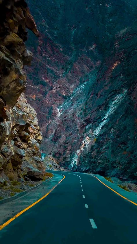 Night Landscape Photography, Beautiful Roads, Dark Nature Aesthetic, Amazing Nature Photos, Beautiful Views Video, Beautiful Images Nature, Beautiful Locations Nature, Beautiful Photos Of Nature, Cool Pictures Of Nature