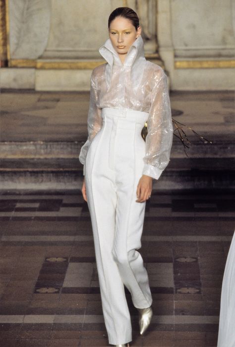 Givenchy Fashion, Givenchy Couture, Spring Couture, Vogue Paris, Couture Collection, Couture Fashion, 90s Fashion, Look Fashion, Runway Fashion