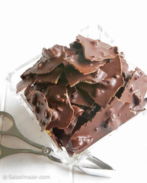 Melt your favorite dark chocolate and add spiced pecans to make this Spicy Dark Chocolate-Pecan Bark--a sweet and spicy taste sensation for dark chocolate lovers. My personal favorite for an easy dessert. Pecan Bark Recipe, Pecan Bark, Spicy Pecans, Chocolate Bark Recipes, Spicy Nuts, Spicy Chocolate, Bark Recipes, Chocolate Bark Recipe, Chocolate Candy Recipes