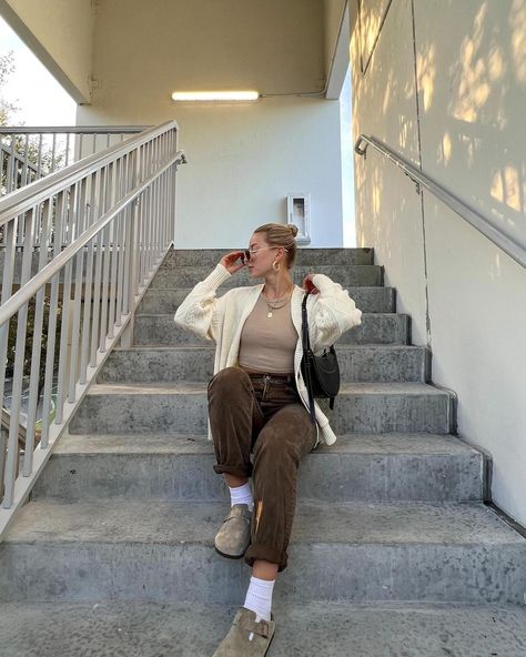 Clogs Office Outfit, Beige Clogs Outfits, Boston Clogs Outfit Women, Taupe Boston Birkenstock Outfit, Mink Boston Birkenstock Outfit, Brown Boston Clogs Outfit, Burken Stocks Clogs Outfit, 2023 Jewelry Trends Women, Brown Boston Birkenstock Outfit