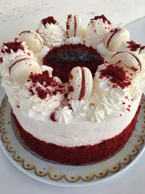 Red Velvet Cakes Decoration, Red Velvet Aesthetic Cake, Red Velvet Cake Aesthetic, Red Velvet Cake Birthday, Flavor Cream Cheese, Red Velvet Cake Moist, Red Velvet Cake Decoration, White Forest Cake, Red Velvet Birthday Cake