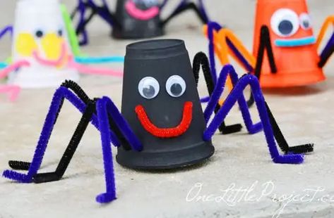 45 Amazing Paper Cup Craft Ideas - HubPages Halloween Crafts For Preschoolers, Paper Cup Crafts, Bat Craft, Halloween Class Party, Crafts For Preschoolers, Halloween Crafts Preschool, Kids Craft Room, Spider Crafts, Halloween Treats For Kids