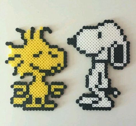 Woodstock and Snoopy | Peanuts | Hama Beads #perler #beads Snoopy Perler, Beaded Snoopy, Perler Bead Designs, Woodstock Snoopy, Melty Bead Patterns, Pearl Beads Pattern, Easy Perler Beads Ideas, Fuse Bead Patterns, Art Perle