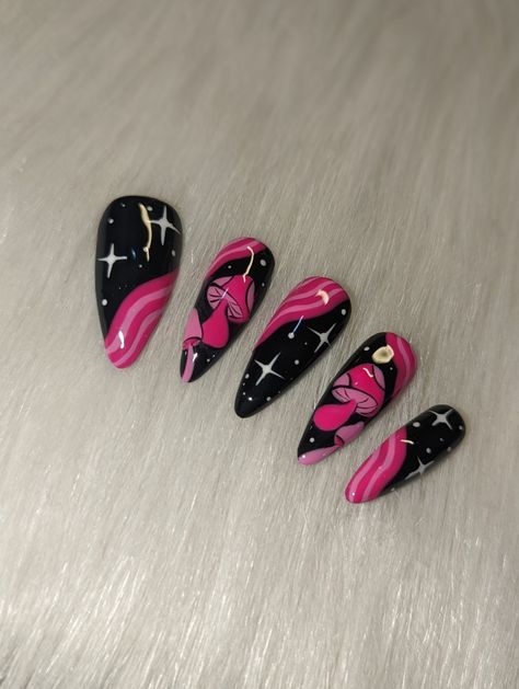 Almond Nails Art Designs, Shroom Nails Acrylic, Phycadelic Nail Art, Cute Mushroom Nail Designs, Mushroom Themed Nails, Pink Alien Nails, Neon Mushroom Nails, Shroom Nails Art, Trippy Fall Nails