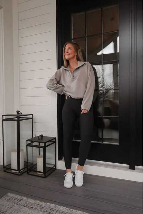 Athletic Lounge Outfits, Nice Athleisure Outfits, Loungewear Winter, Lazy Professional Outfit, Casual Coffee Shop Outfits, Athleisure Outfits Aesthetic, Stylish Athletic Outfits, Fit Aesthetics Women, Midsize Fitness