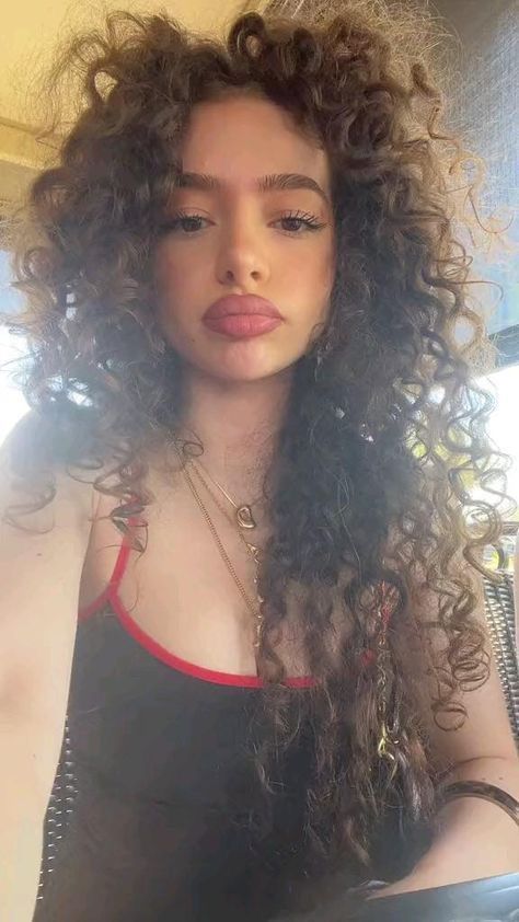 Long Natural Curly Hair, Famous Sisters, Greek Beauty, The Whispers, Curly Hair Inspiration, Mia 3, Curly Hair Tips, Modern Times, Dream Hair