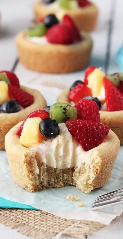 Fruit Cheesecake Sugar Cookies Cups Cheesecake Sugar Cookies, Sugar Cookie Cups, Fruit Cheesecake, Cookie Cups Recipe, Cheesecake Cups, Chewy Sugar Cookies, Small Desserts, Yummy Sweets, Sugar Cookies Recipe