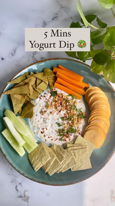 chefguntas on Instagram: ✨5 Min Yogurt Dip✨ The perfect quick fix & party pleaser - with a distinct flavour of garlic and the creaminess of hung curd. Served best… Curd Dip Recipes, Hung Curd Dip, Hung Curd Recipes, Veg Snacks, Roasted Walnuts, Curd Recipe, Yogurt Dip, Xmas 2024, Chopped Carrots