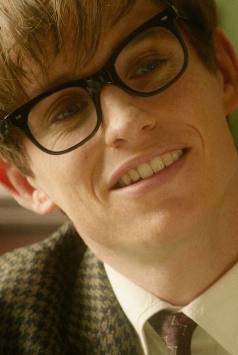 Eddie Redmayne as Stephen Hawking in The Theory of Everything (2014) Theory Of Everything, The Theory Of Everything, Newt Scamander, Eddie Redmayne, Lights Camera Action, British Boys, Stephen Hawking, Newt, Actor Model