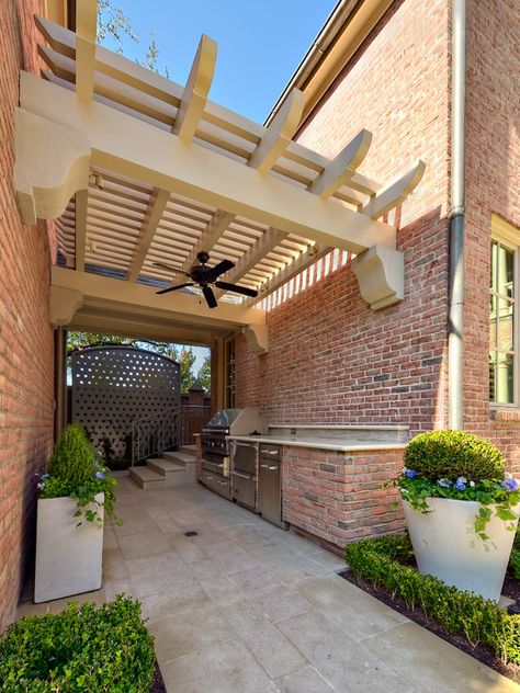 Outdoor Kitchen Pergola Design, Pictures, Remodel, Decor and Ideas Red Brick House Backyard, Red Brick Exteriors, Ideas Terraza, Outdoor Kitchen Countertops, Garage Addition, Carport Designs, Pergola Attached To House, Backyard Pavilion, Backyard Renovations