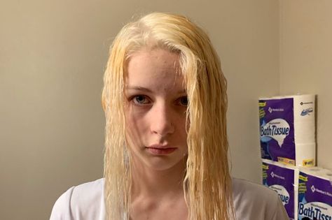 Teen's hair MELTS and falls out after home bleaching goes disastrously wrong - Mirror Online Bleaching Hair At Home, Hair Melt, Grand Forks North Dakota, Patchy Beard, Burnt Hair, Bleaching Your Hair, Beard Growth Oil, Creamy Blonde, Really Long Hair