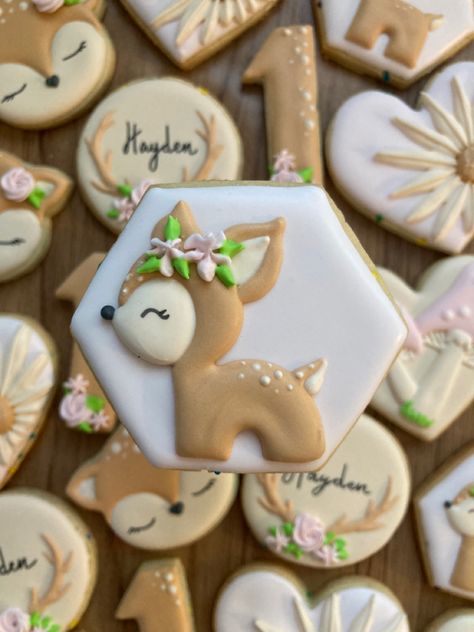 One Deer Ful Cookies, Deer Baby Shower Girl, Deer Cookies, Deer Birthday Party, Deer Birthday, Deer Baby Showers, Pink Cookies, Birthday Party Food, Baby Deer