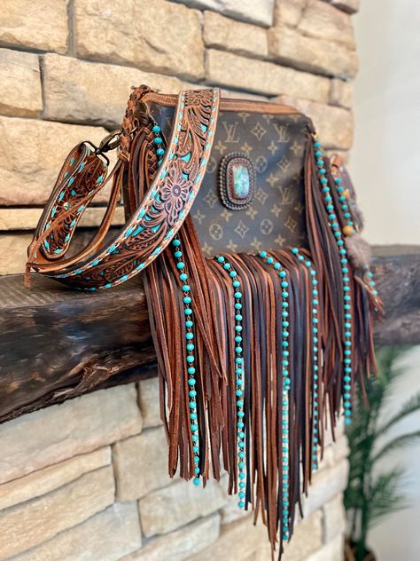 Western Bags Purses, Fringe Crossbody Purse, Western Bag, Country Hats, Cowgirl Accessories, Western Purses, Tooled Leather Purse, Western Accessories, Lv Purse