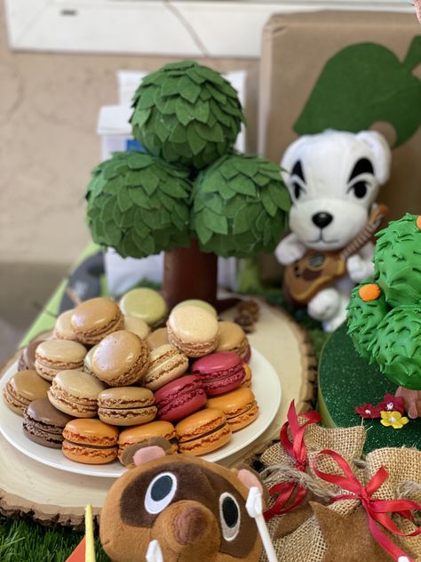 Animal Crossing Wedding Cake, Animal Crossing Wedding Theme, Animal Crossing Baby Shower Ideas, Animal Crossing Cake Pops, Animal Crossing Decorations Party, Animal Crossing Bday Party, Animal Crossing Party Decorations, Acnh Birthday Party In Game, Dessert Animals