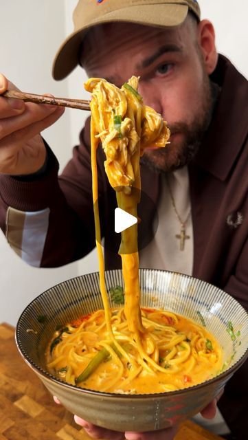 Only Scrans on Instagram: "🍜 SPICY THAI CHICKEN NOODLE RAMEN 🍜

It’s that time of year where everyone is getting ill, and this comforting cuddle in a bowl hits like a Thai massage with an incredibly happy ending. Best of all there’s only 20 minutes cooking time.

INGREDIENTS

1 clove garlic
1 inch ginger knob
1 red chilli
3 spring onions
Coriander
Noodles
Thai red curry paste
2 tbsp veg oil
1 tin coconut milk
1 chicken breast
1 tbsp soy sauce
1 tbsp fish sauce
1 tbsp sugar
300ml Water
Pak Choi 
Chilli oil

METHOD

Chop up the clove of garlic, ginger and a chilli. As well as some spring onion and coriander for garnish later on.

We’re going to poach the chicken so it pulls apart. Very simple, stick a tit in a pot of boiling water for 15-20 minutes until cooked.

Meanwhile. Fry off those a Chicken Noodle Ramen, Thai Curry Ramen, Red Thai Curry Chicken, Thai Chicken Noodles, Spicy Thai Noodles, Thai Red Curry Paste, Shrimp Noodles, Chilli Oil, Thai Noodles