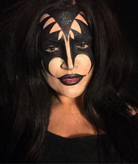 Kiss Face Paint, Kids Face Painting, Disfraces Ideas, Adult Face Painting, Paint Makeup, Hot Halloween Outfits, Face Paint Makeup, Couples Halloween Outfits, Face Painting Halloween