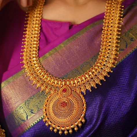 There are different types of haram to flaunt, this one is unique with its intricate designs that set you apart. The haram is embossed with red stones and has a nice & big pendant with golden droplets. Enjoy Rs.500 per sovereign on all gold jewellery throughout this year, 2022. #PothysSwarnaMahal #bridal #swarnalakshmiweddingcollection #wedding #weddingollection #antiquejewelry #jewerly #jewels #traditionaljewelry #jewelrylovers #ruby #jewel #harem #choker #necklace Gold Haram Designs, Ruby Jewel, Gold Jewels Design, Big Pendant, Gold Bridal Necklace, 22k Gold Jewelry, Red Stones, Gold Mangalsutra, Indian Jewellery Design Earrings