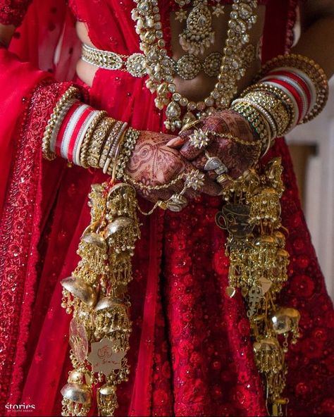 Here's A Breakdown Of PeeCee's Bridal Look At Every Wedding Function! Sabyasachi Lehenga Cost, Priyanka Chopra Wedding, Red Wedding Lehenga, Bridal Chura, Sabyasachi Lehenga, Indian Bridal Jewellery, Punjabi Bride, Ritu Kumar, Bridal Outfit