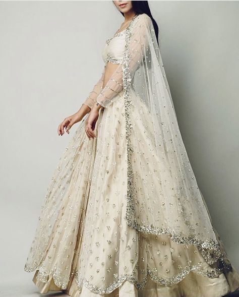 Sabyasachi Cream Lehenga, Crop Top Wedding Dress Indian, Bridal Dress Pakistani, Cream Lehenga, Pakistani Bridal Dress, Dress Pakistani, Indian Wedding Gowns, Simple Lehenga, Desi Wedding Dresses