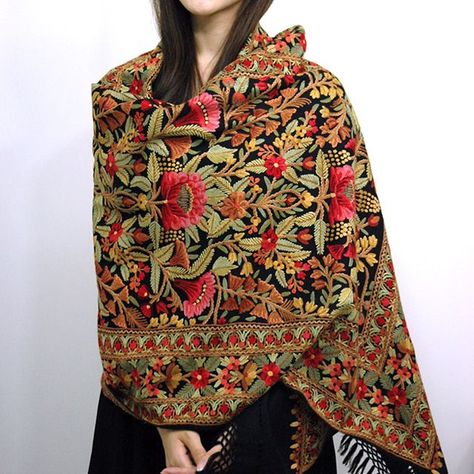 Kashmiri beautiful winter shawls - Sari Info Kashmiri Shawls, Winter Shawl, Hippy Chic, Cashmere Shawl, Amritsar, Wool Shawl, Pashmina Shawl, Indian Attire, Desi Fashion