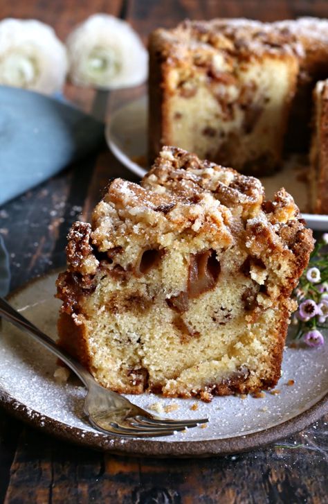 Liz's-Shabbat-Apple-Cake-1 Jewish Holiday Recipes, Fruity Recipes, Apple Cake Recipes, Jewish Recipes, Apple Desserts, Piece Of Cake, Apple Cake, Angel Food, Savoury Cake