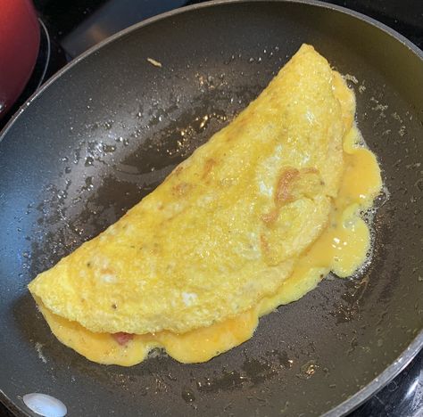 Omlet Aesthetic, Bread Omlette Snapchat Story, Aesthetic Omelette, Tornado Omelette, Scrambled Eggs Breakfast Aesthetic, Omlet Recipes, Table Manners, Good Morning Breakfast, Morning Breakfast