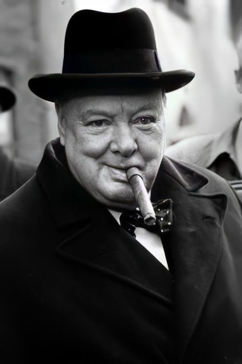 Famous People With Cigars, Winston Churchill Photos, Old Man Portrait, Army Usa, Young Johnny Depp, African Print Maxi Skirt, What Makes A Man, Good Cigars, Important People