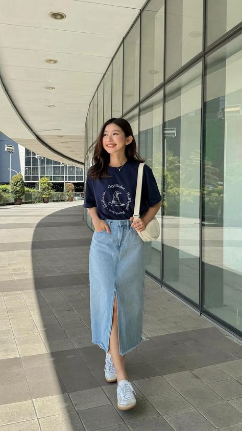 Trip Style Outfit Ideas Summer, T Shirts And Skirts, Fashion Inspo Outfits Modest, Cute And Casual Summer Outfits, Casual Outfits For College Summer, Korean Outfits For Summer, Cute Modest Skirt Outfits, Modest Outfits Summer Christian, Conservative Fashion Summer