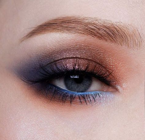 Winter Makeup Blue Eyes - Get all your supplies met with just one simple click to visit. Take Action TODAY! Makeup Blue Eyes, Maquillage On Fleek, Eye Makeup Pictures, Smink Inspiration, Makijaż Smokey Eye, Eye Makeup Designs, Dope Makeup, Winter Makeup, Blue Eyeshadow