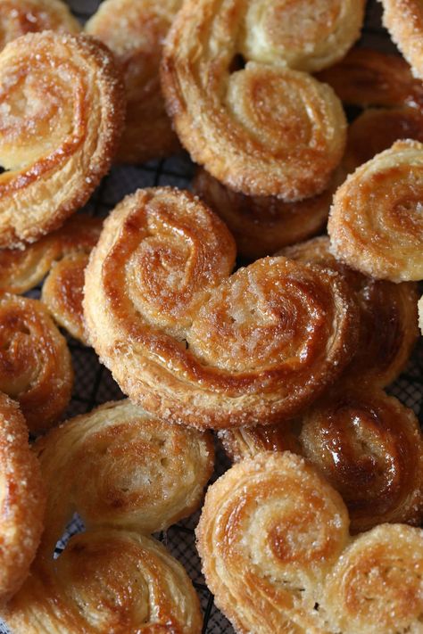 Classic French Palmiers cookies, or elephant ear cookies, are easy to make at home! A perfect Palmiers recipe with a light and sugary crunch. Elephant Ear Cookies, Palmiers Recipe, French Cookies, Best Christmas Cookie Recipe, French Pastry, Best Christmas Cookies, Puff Pastry Recipes, Classic Cookies, Best Cookie Recipes