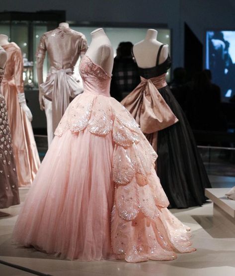 Chanel Dress Gowns, Christian Dior Gowns, Victorian Era Dresses, Christian Dior Dress, Dior Dresses, Dior Gown, Royal Ontario Museum, Dior Dress, Prom Dresses Vintage