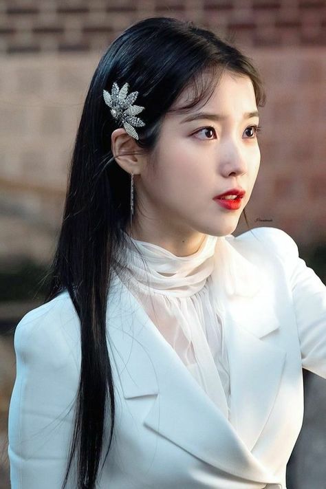 IU LEEJIEUN Lee JiEun wallpaper instagram aesthetic lockscreen solo artist kpop idol singer selca selfie EDAM jang man wol hotel del luna kdrama korean drama series netflix Jang Man Wol, Korean Makeup Trends, Makeup Techniques, Makeup Trends, Korean Makeup, Hotel, Makeup, Make Up