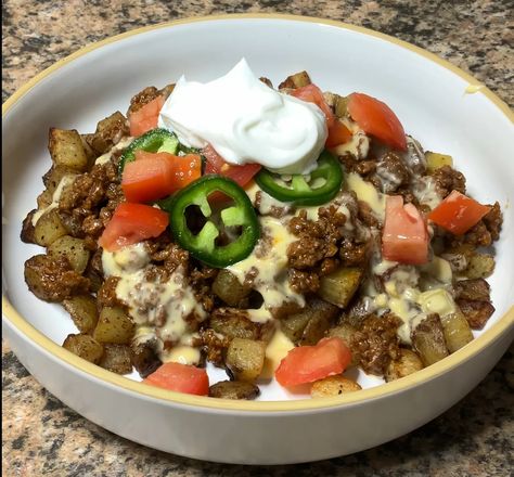 Taco Potato Bowls Cheesy Taco Potato Bowls, Dinner Reciepes, Potato Bowl Recipe, Crispy Potato Bites, Potato Bowls, Meat And Potatoes Recipes, Taco Bowl Recipe, Buffalo Chicken Tacos, Taco Toppings