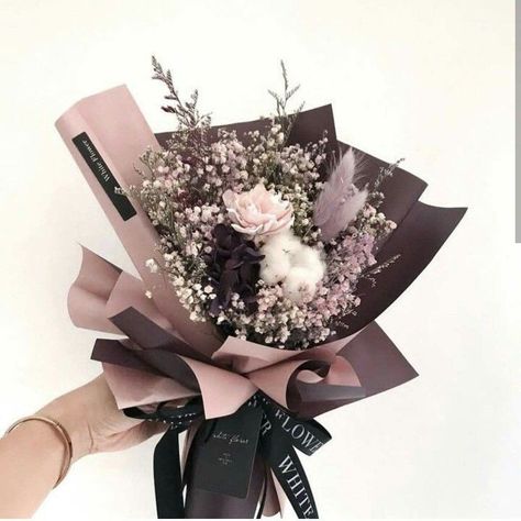 Graduation Flowers Bouquet, Small Bouquet Of Flowers, Love Bouquet, Ribbon Flowers Bouquet, Graduation Flowers, Diy Bouquet Wrap, Luxury Flower Bouquets, Crystal Bouquet, Fancy Flowers