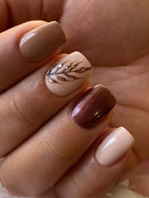 Nail Designs Autumn 2023, Fall Colors Gel Nails, Octoberfest Nails Oktoberfest, Holiday Nails Autumn, White Nails With Fall Designs, Nail Art For Autumn, Thanksgiving Neutral Nails, Thanksgiving Holiday Nails, Nails In November