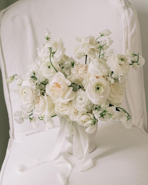 the loveliest detail shots from Lindsey and Dino’s dreamy day ☁️ captured so elegantly by @thebrothersmartens Venue, Food & Bev | @thewaybackaustin Planning & Design | @lbvdesignhouse Photo | @thebrothersmartens Video | @moonlitweddings Florals | @truthandblooms Day-Of Signage + Paper Goods | @lbvdesignhouse Ceremony + Reception DJ | @dartcollective Rentals | @beelavishvintage Rentals | @premiereeventstx Dance Floor | @imperial_floors_ Hair | @ariel_beautyco Makeup | @leahtrogan Transporta... Cream Wedding Flowers, Modern Bridal Bouquets, Elegant Wedding Bouquets, Wedding Lookbook, Modern Wedding Flowers, Elegant Bouquet, Bridal Bouquet Flowers, Ireland Wedding, White Wedding Flowers